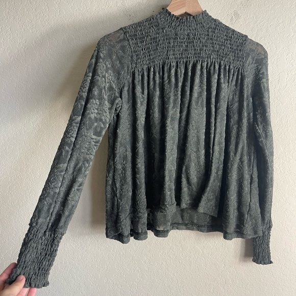 Anthropologie Deletta Floral Mock Neck Crinkle Top Size XS - Picture 2 of 8